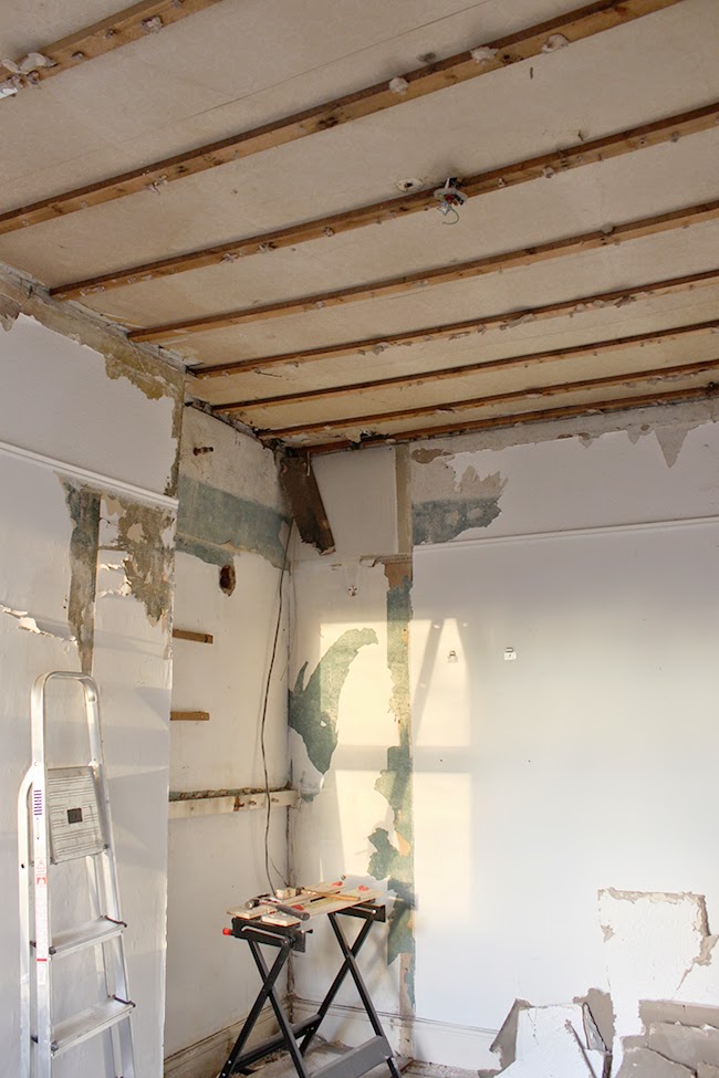 Oh what a feeling… to be ripping down a ceiling (And bonus pretty ceiling inspiration!)