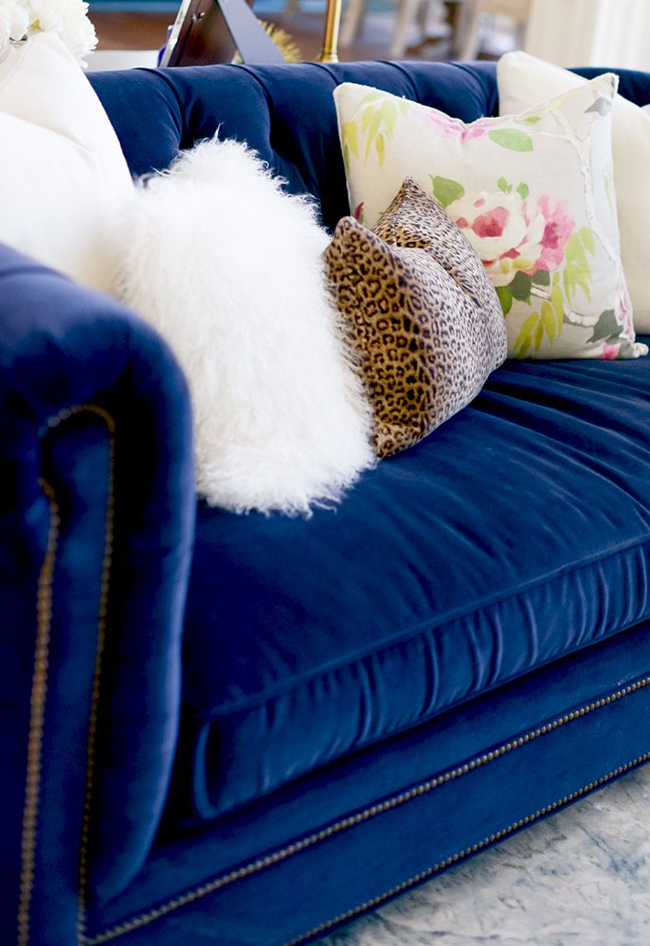 A close-up look at a stunning navy blue velvet sofa I'm currently lusting after