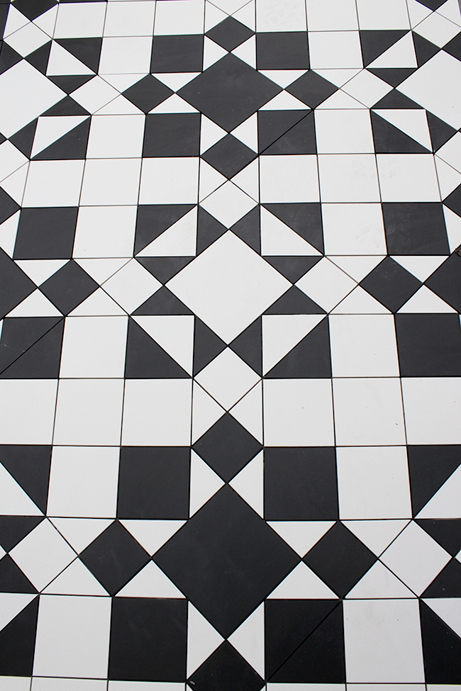 Original Style Victorian Floor Tiles in Black and White - Swoon Worthy