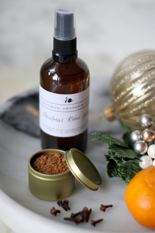 How to Make a Christmas Room Spray with Essential Oils Swoon Worthy