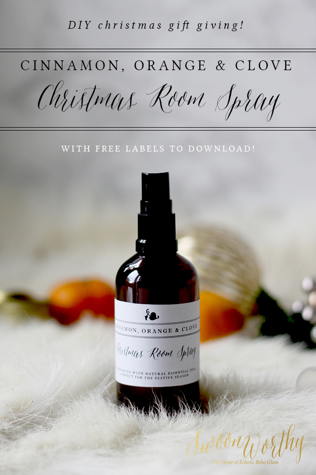 Suprise your family and friends with a homemade gift this year! Follow my simple steps and find out how to make my Christmas room spray with essential oils. 