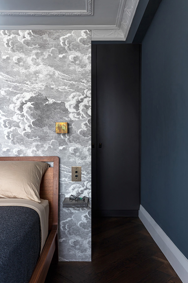 Wallpaper feature wall in bedroom
