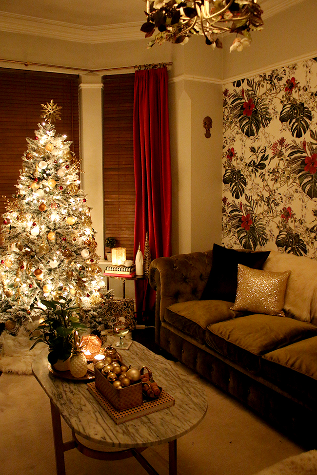 eclectic boho glam christmas decor in gold with tropical print wallpaper - see more at www.swoonworthy.co.uk