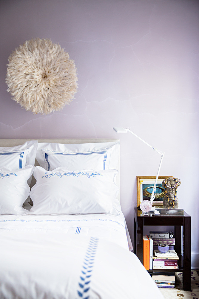 amanda-ross-cool-cosmopolitan-manhattan-apartment-purple-bedroom