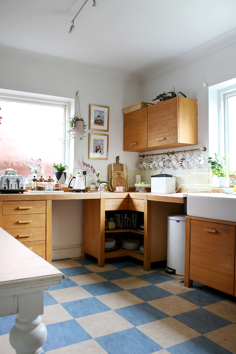 How to refresh an ugly wood kitchen with gold and pink accents