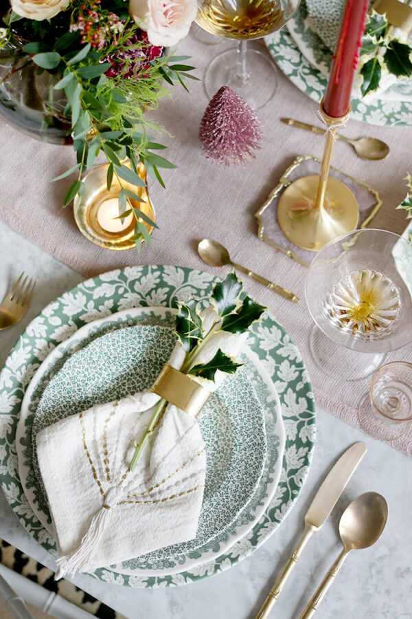 My 2018 Christmas Dinner Table Setting - Swoon Worthy