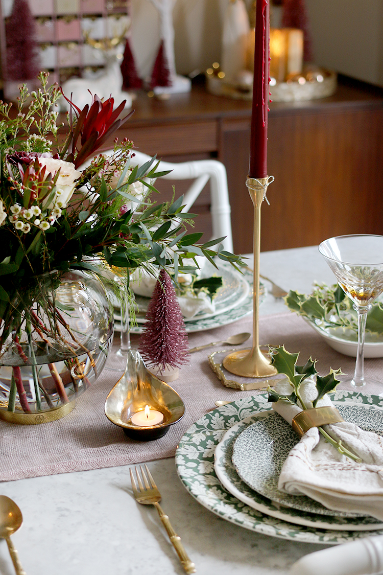 My 2018 Christmas Dinner Table Setting - Swoon Worthy