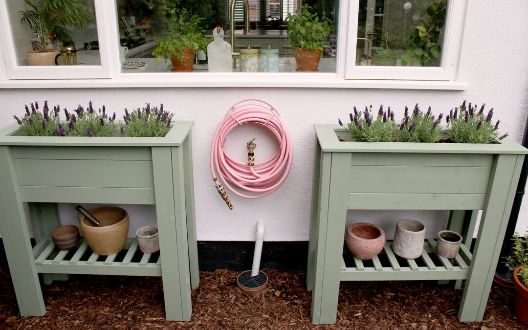 DIY Standing Raised Bed Planter